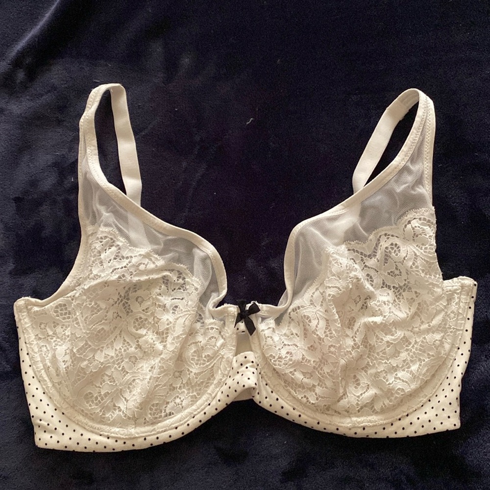 Victoria’s Secret unlined lace bra